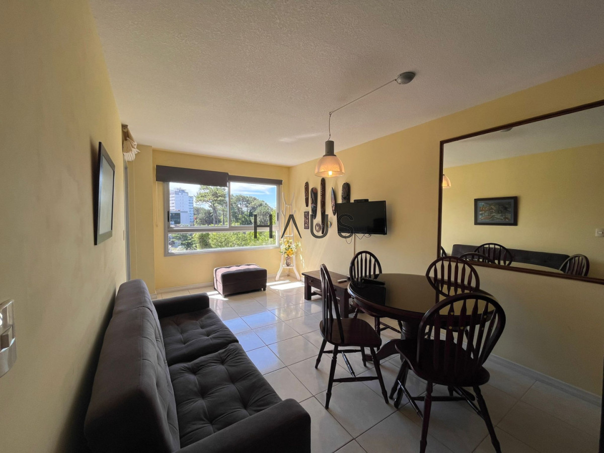 Apartamento ID.632 - Apartamento en venta  1 dormitorio con balcón y garaje en Roosevelt 