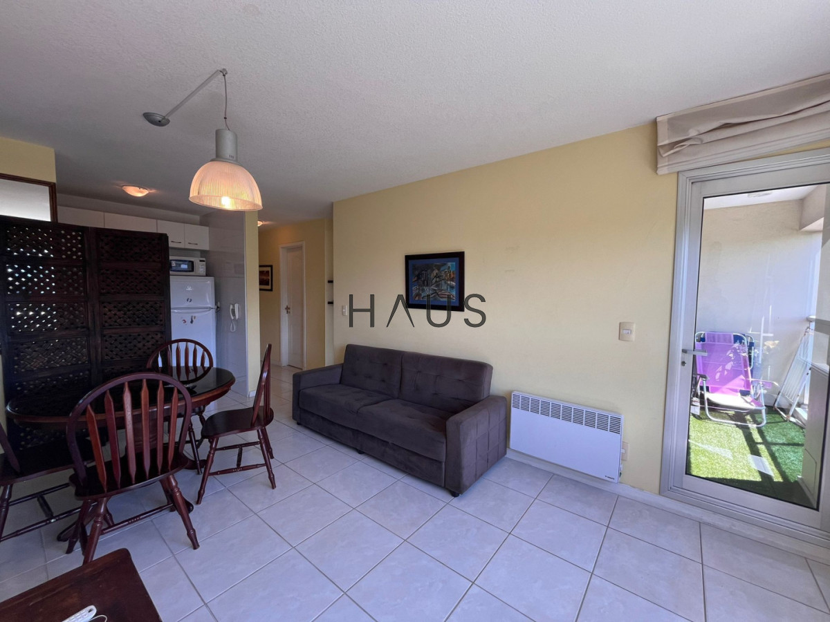 Apartamento ID.632 - Apartamento en venta  1 dormitorio con balcón y garaje en Roosevelt 