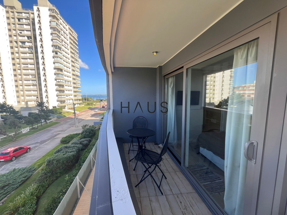 Apartamento ID.191 -  Tu Refugio en Mansa: Elegancia y Comodidad a Pasos del Mar