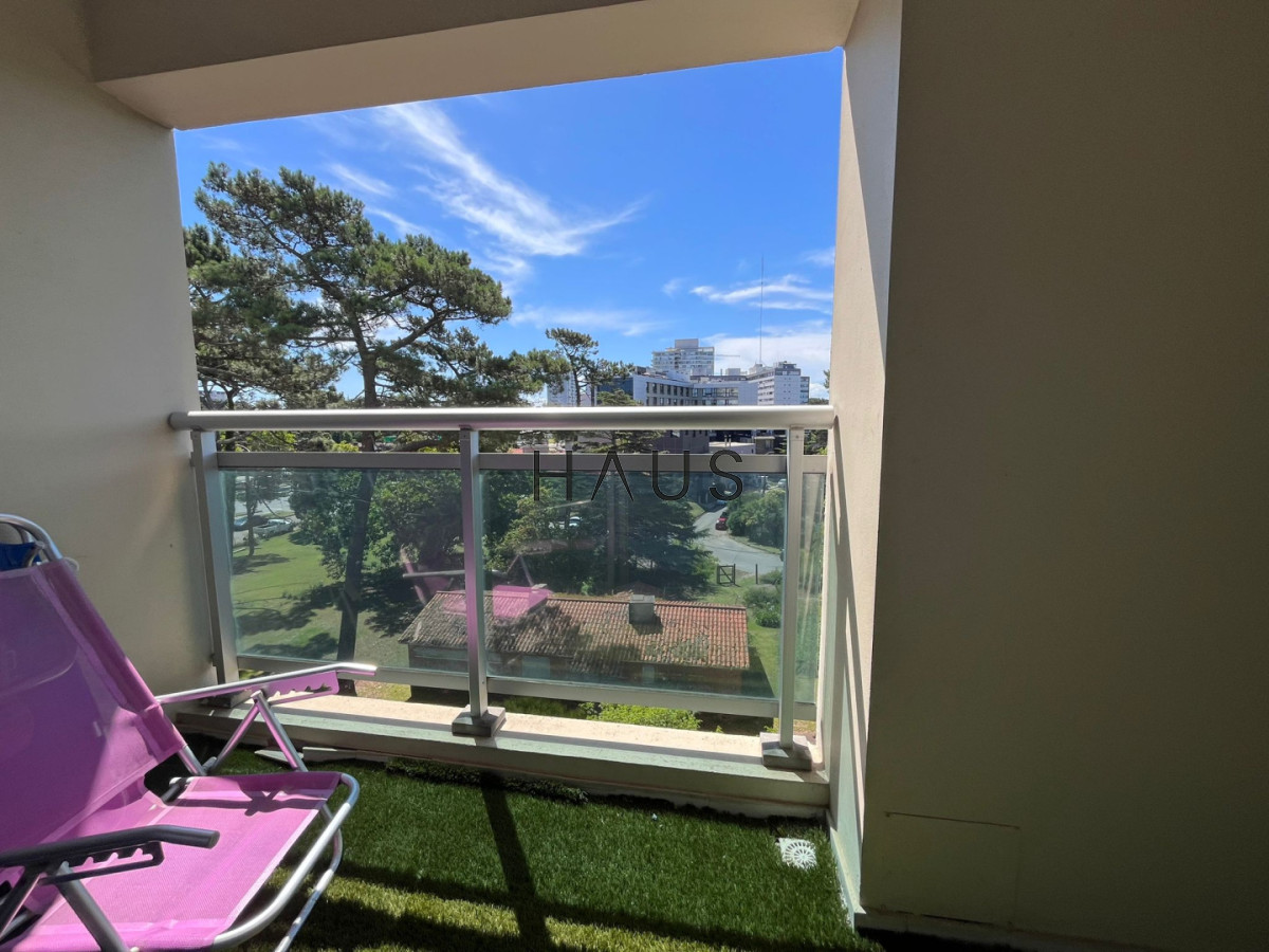 Apartamento ID.632 - Apartamento en venta  1 dormitorio con balcón y garaje en Roosevelt 