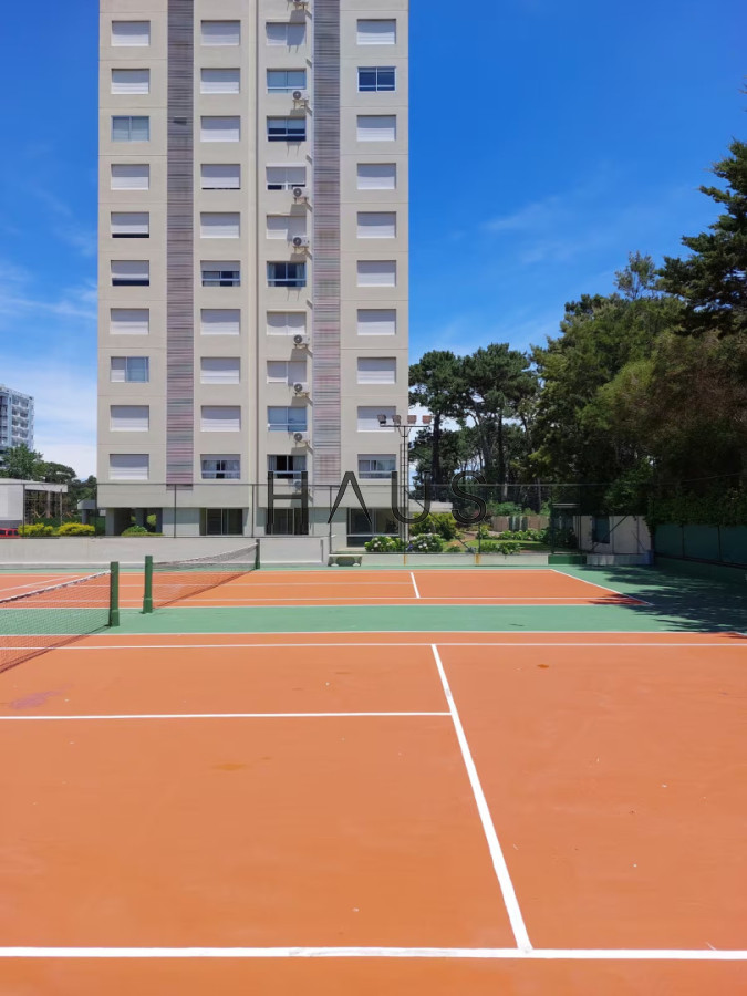 Apartamento ID.632 - Apartamento en venta  1 dormitorio con balcón y garaje en Roosevelt 