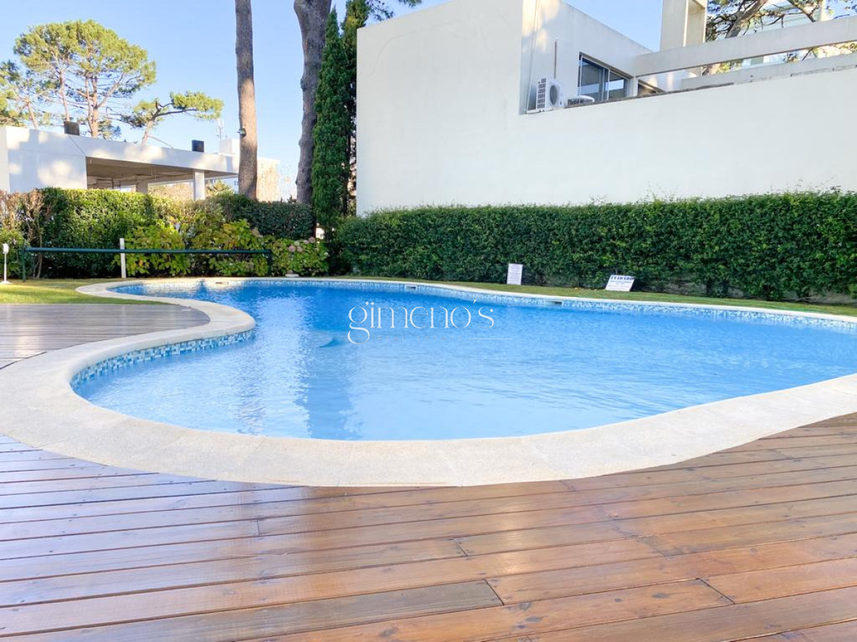 Apartamento ID.1341 - Apartamento en venta  1 dormitorio con balcón y garaje en Roosevelt - Punta del Este 