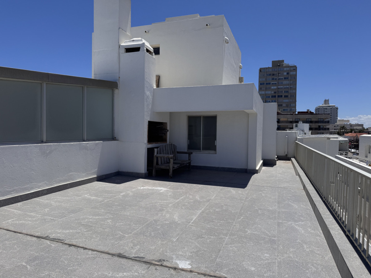 Apartamento ID.199 - Penthouse en alquiler anual - Primera línea frente al mar