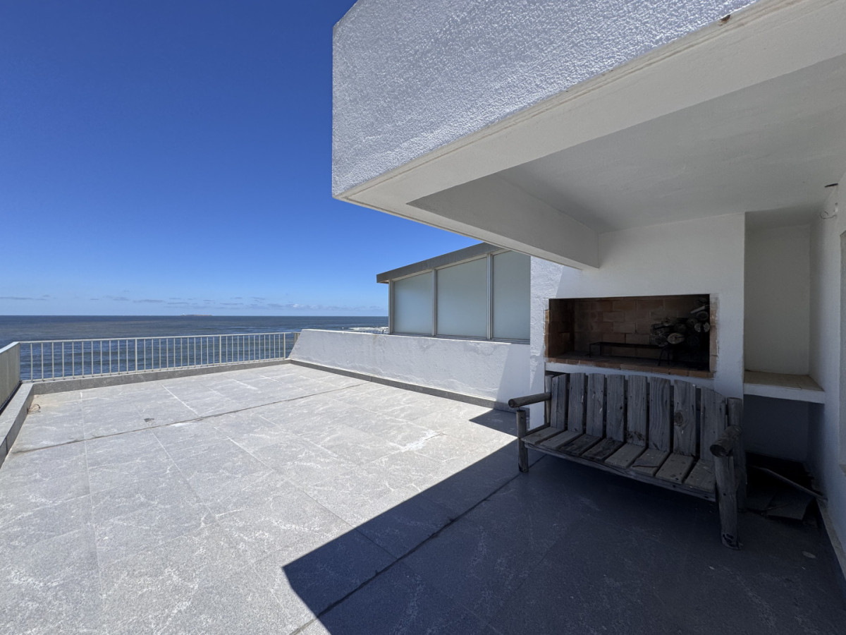 Apartamento ID.199 - Penthouse en alquiler anual - Primera línea frente al mar