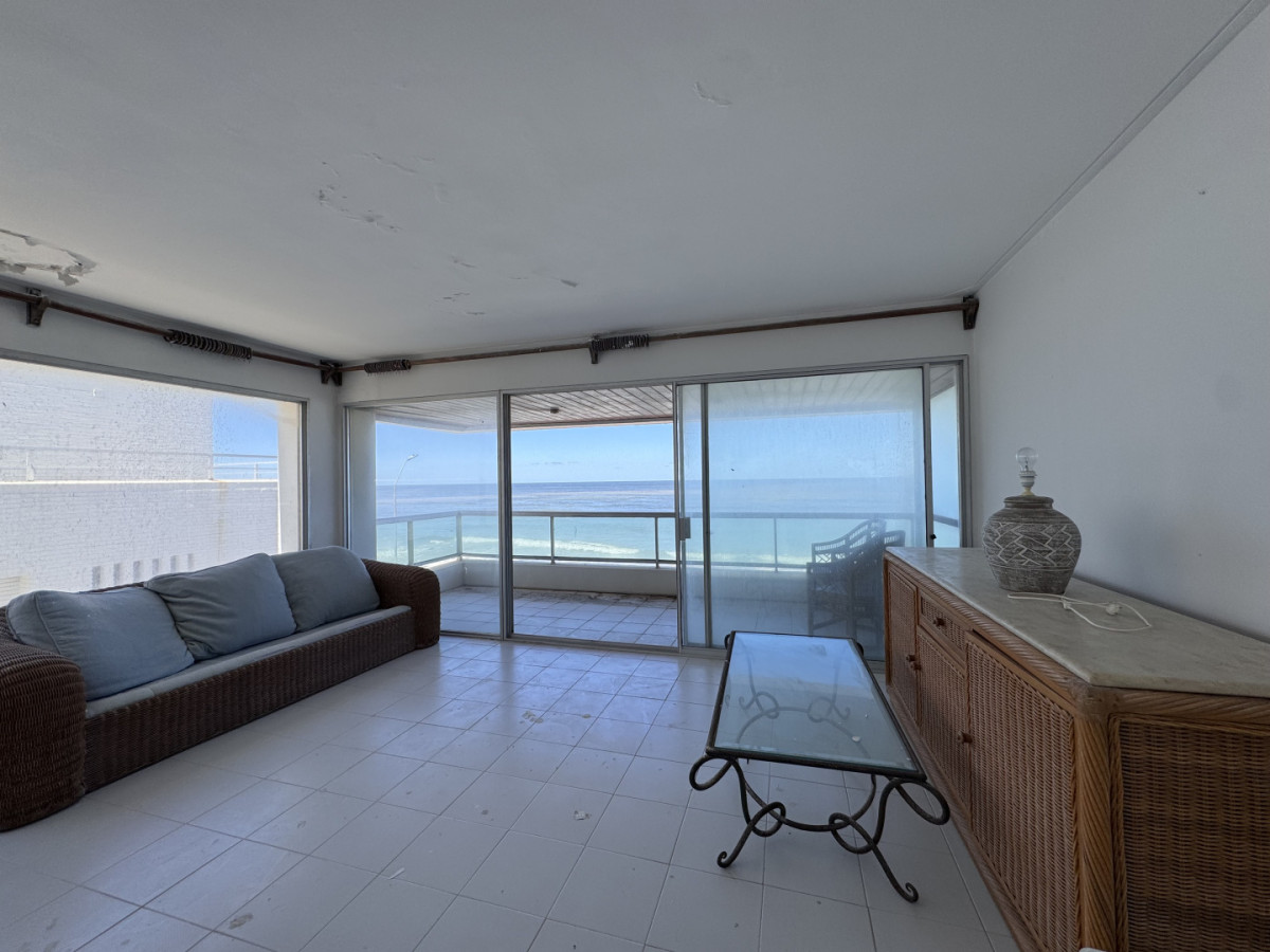 Apartamento ID.199 - Penthouse en alquiler anual - Primera línea frente al mar