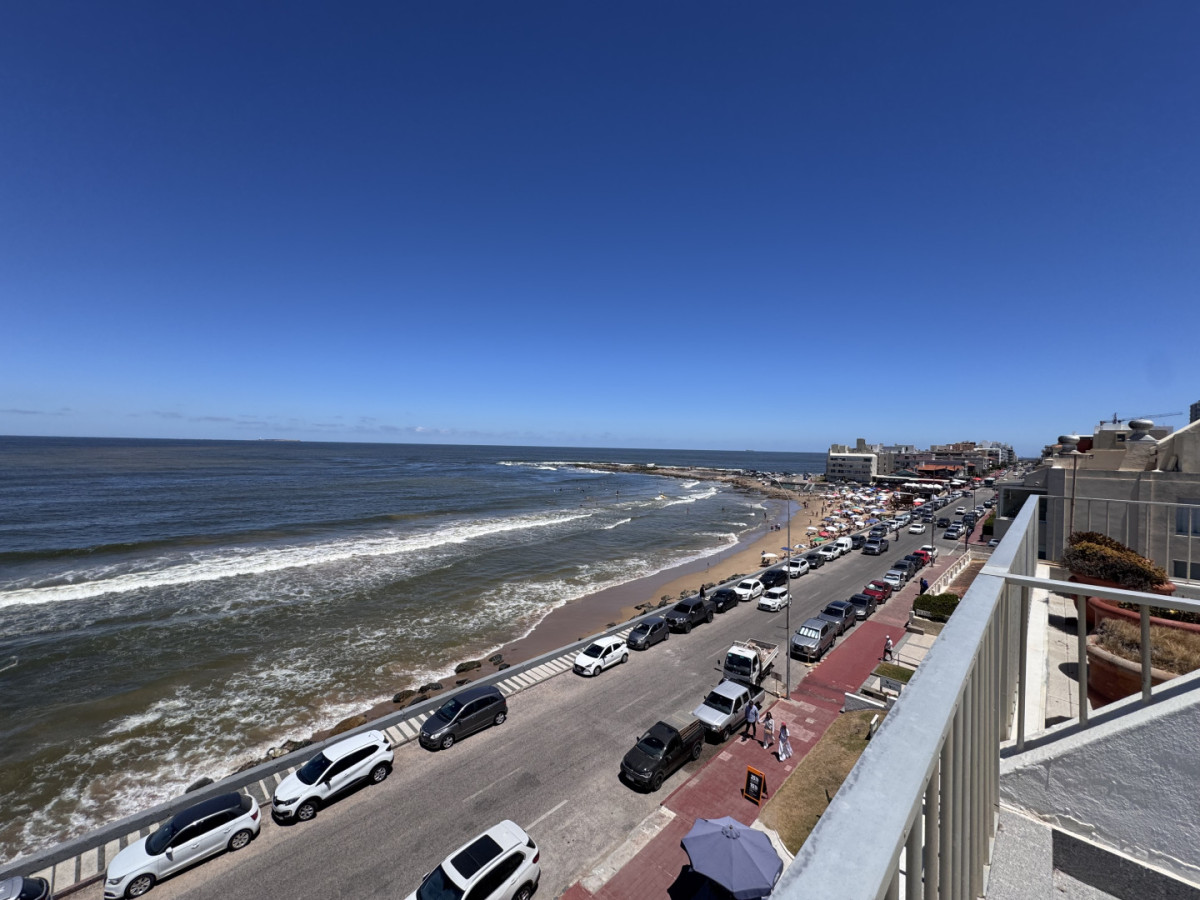 Apartamento ID.199 - Penthouse en alquiler anual - Primera línea frente al mar