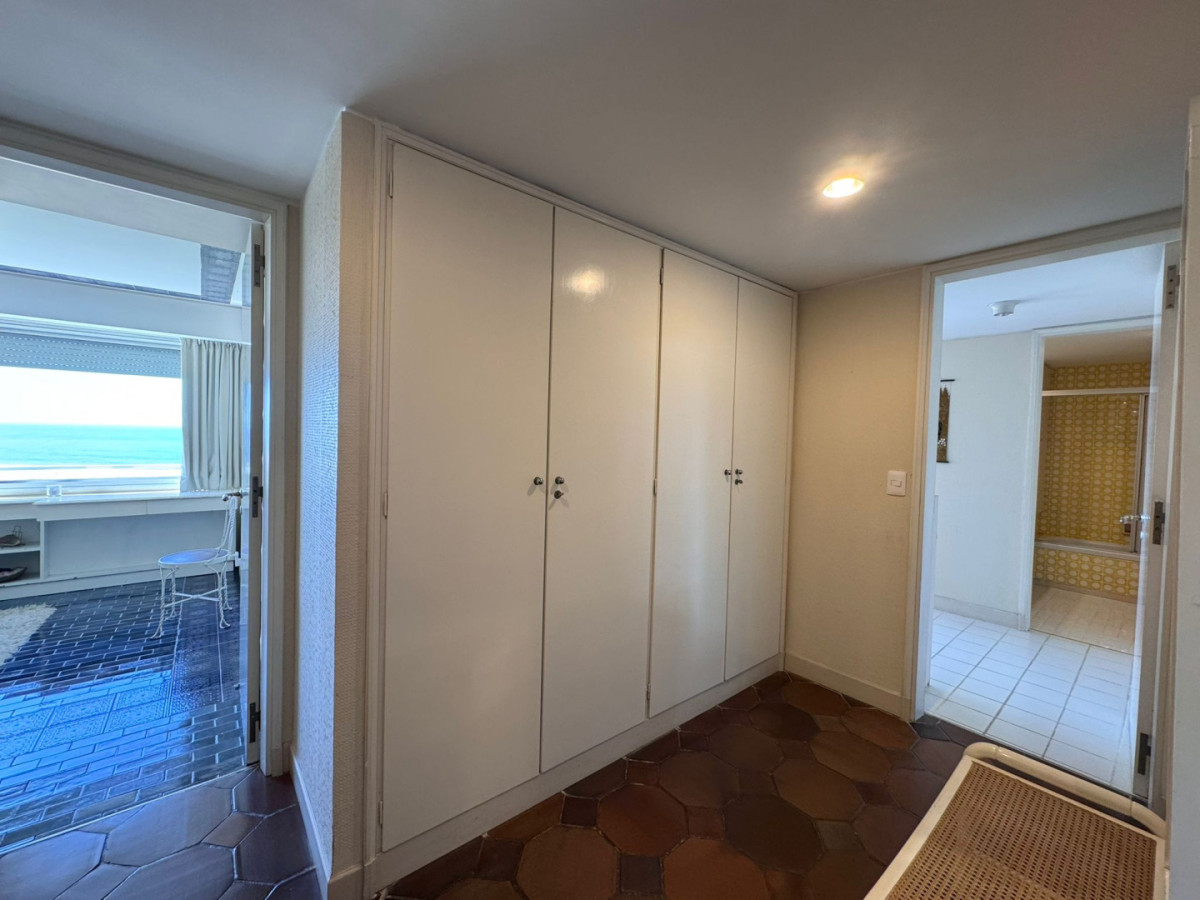 Apartamento ID.411 - Primera lìnea playa brava 4 dormitorios  