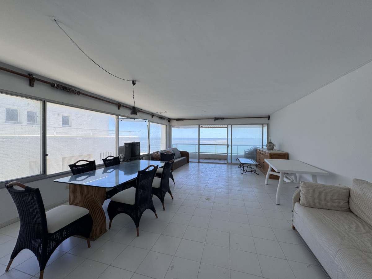 Apartamento ID.199 - Penthouse en alquiler anual - Primera línea frente al mar