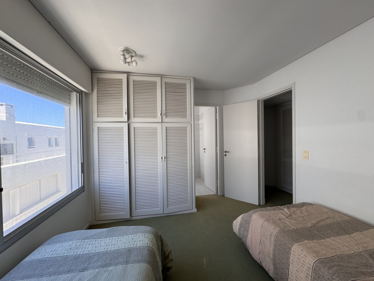 Apartamento ID.199 - Penthouse en alquiler anual - Primera línea frente al mar