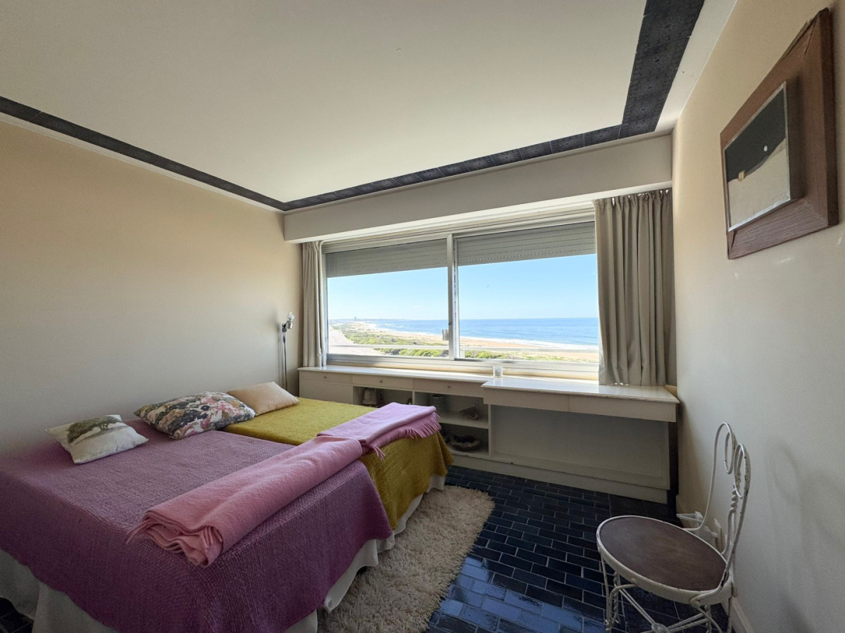 Apartamento ID.411 - Primera lìnea playa brava 4 dormitorios  