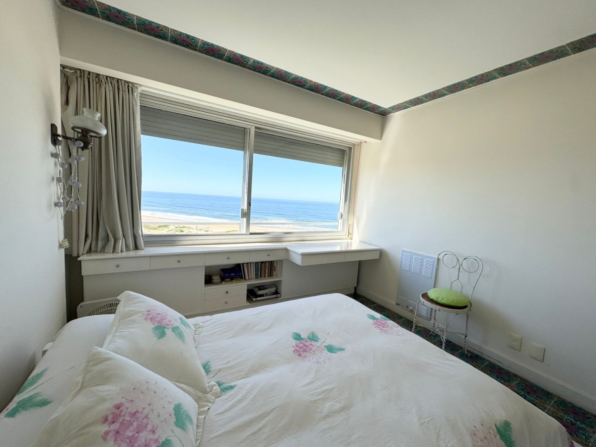 Apartamento ID.411 - Primera lìnea playa brava 4 dormitorios  
