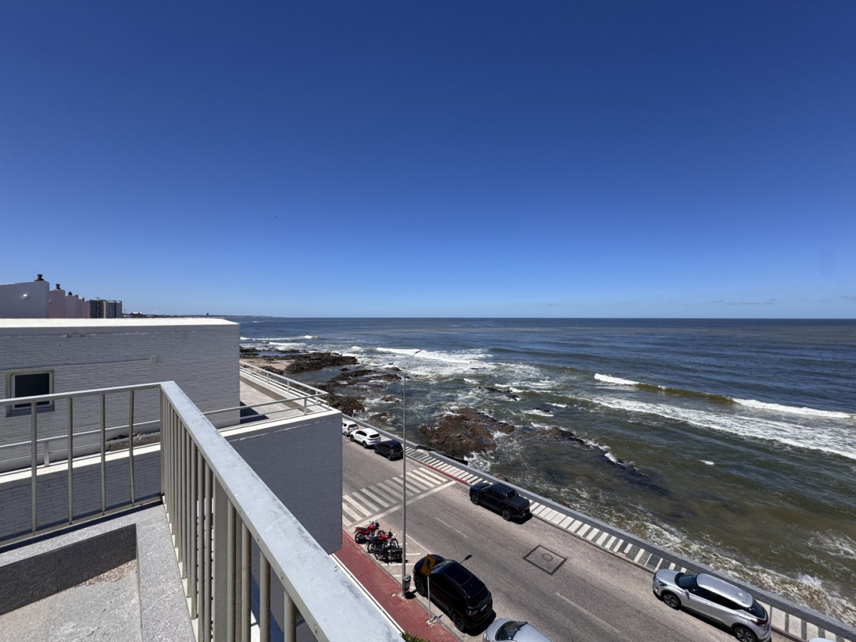 Apartamento ID.199 - Penthouse en alquiler anual - Primera línea frente al mar
