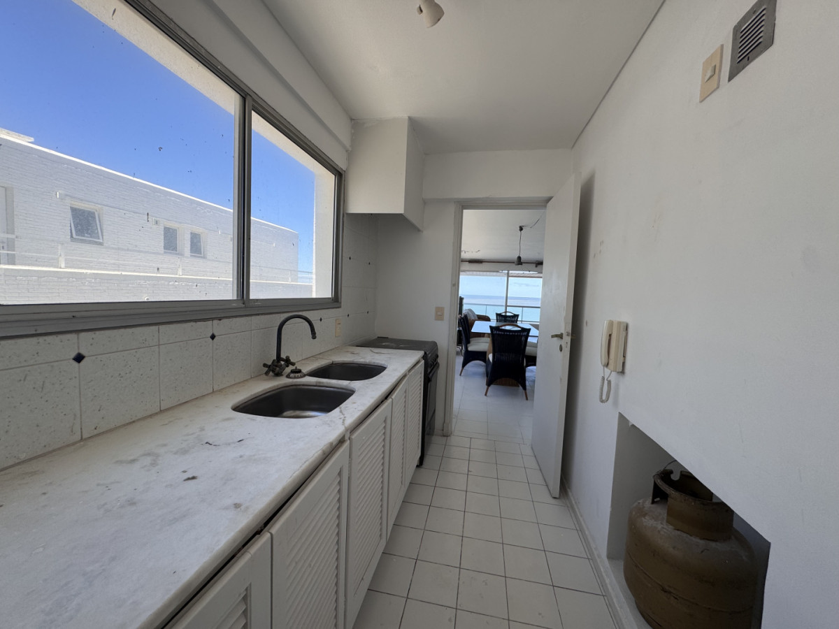 Apartamento ID.199 - Penthouse en alquiler anual - Primera línea frente al mar