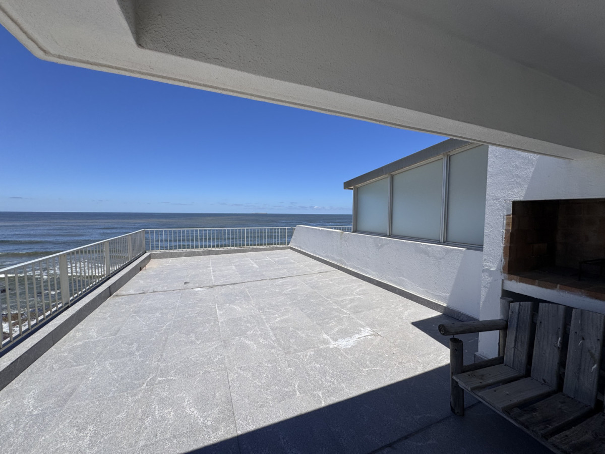 Apartamento ID.199 - Penthouse en alquiler anual - Primera línea frente al mar