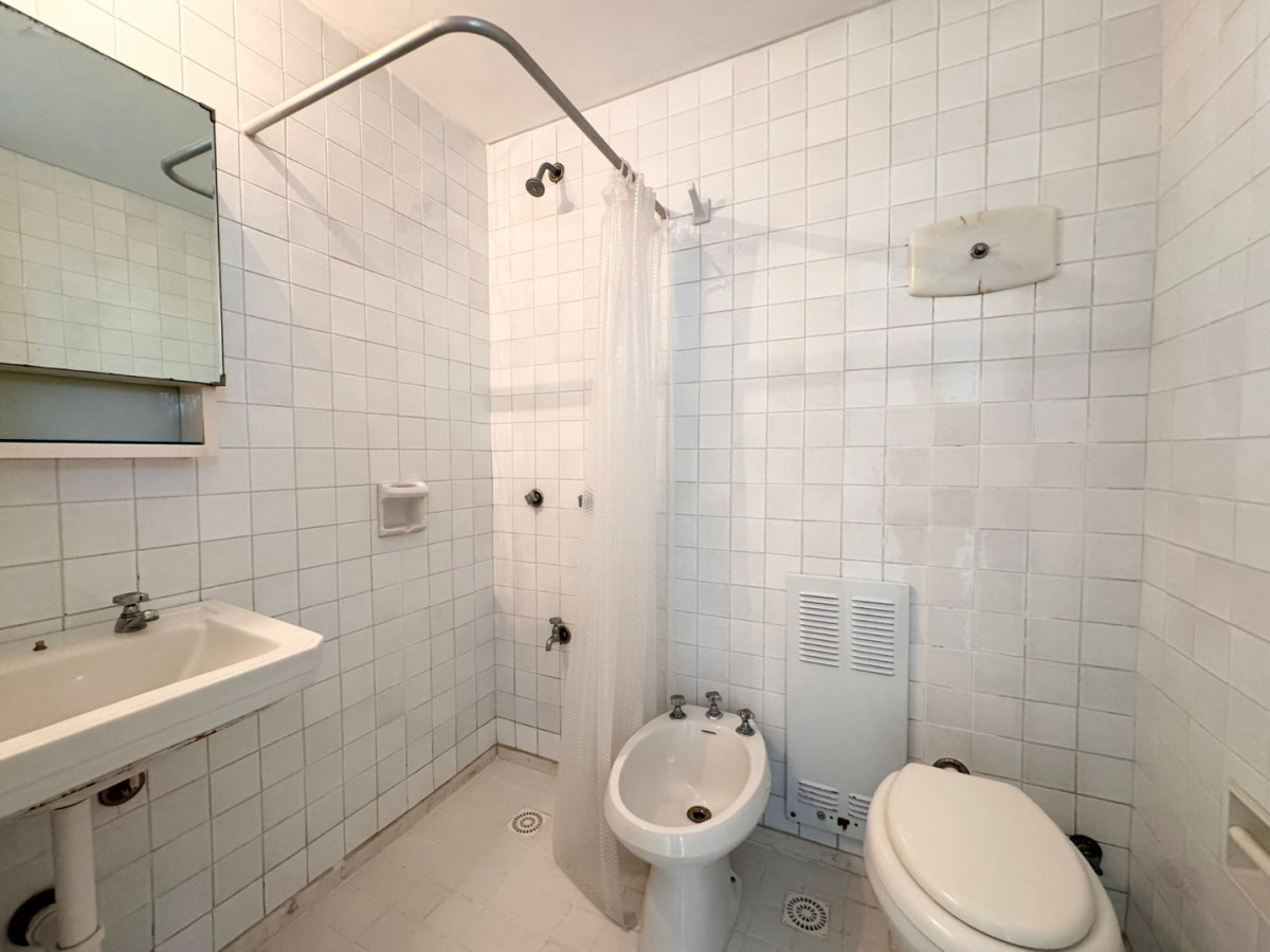 Apartamento ID.411 - Primera lìnea playa brava 4 dormitorios  