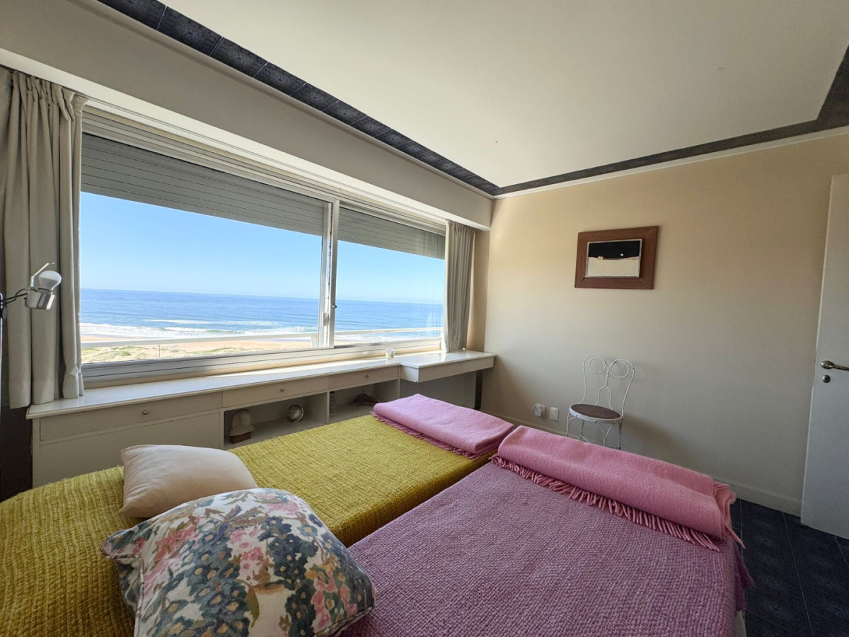 Apartamento ID.411 - Primera lìnea playa brava 4 dormitorios  