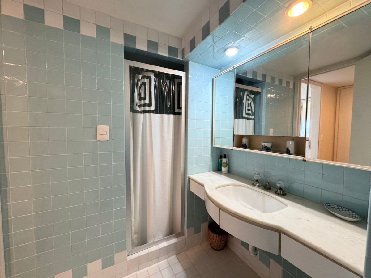 Apartamento ID.411 - Primera lìnea playa brava 4 dormitorios  