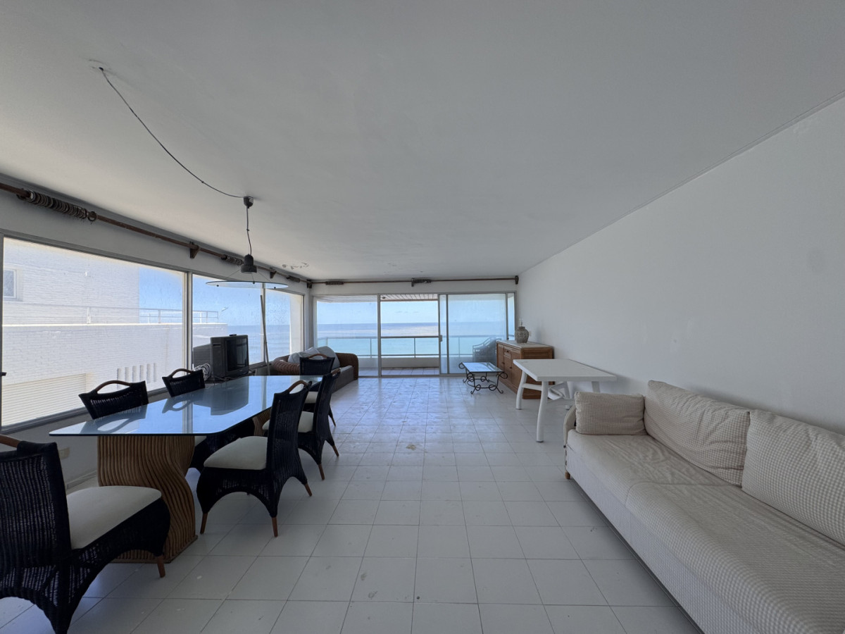 Apartamento ID.199 - Penthouse en alquiler anual - Primera línea frente al mar