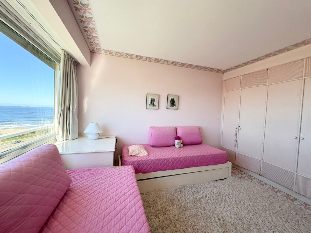 Apartamento ID.411 - Primera lìnea playa brava 4 dormitorios  