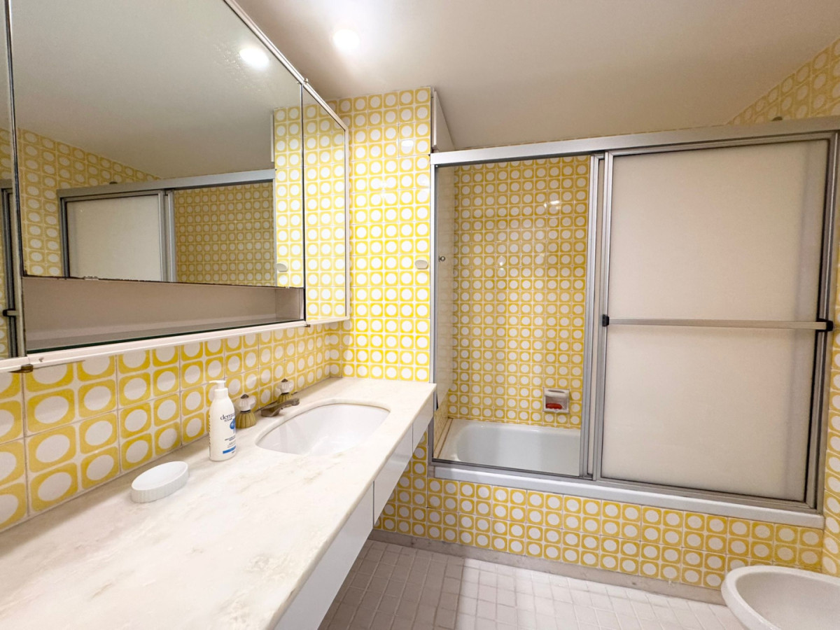 Apartamento ID.411 - Primera lìnea playa brava 4 dormitorios  