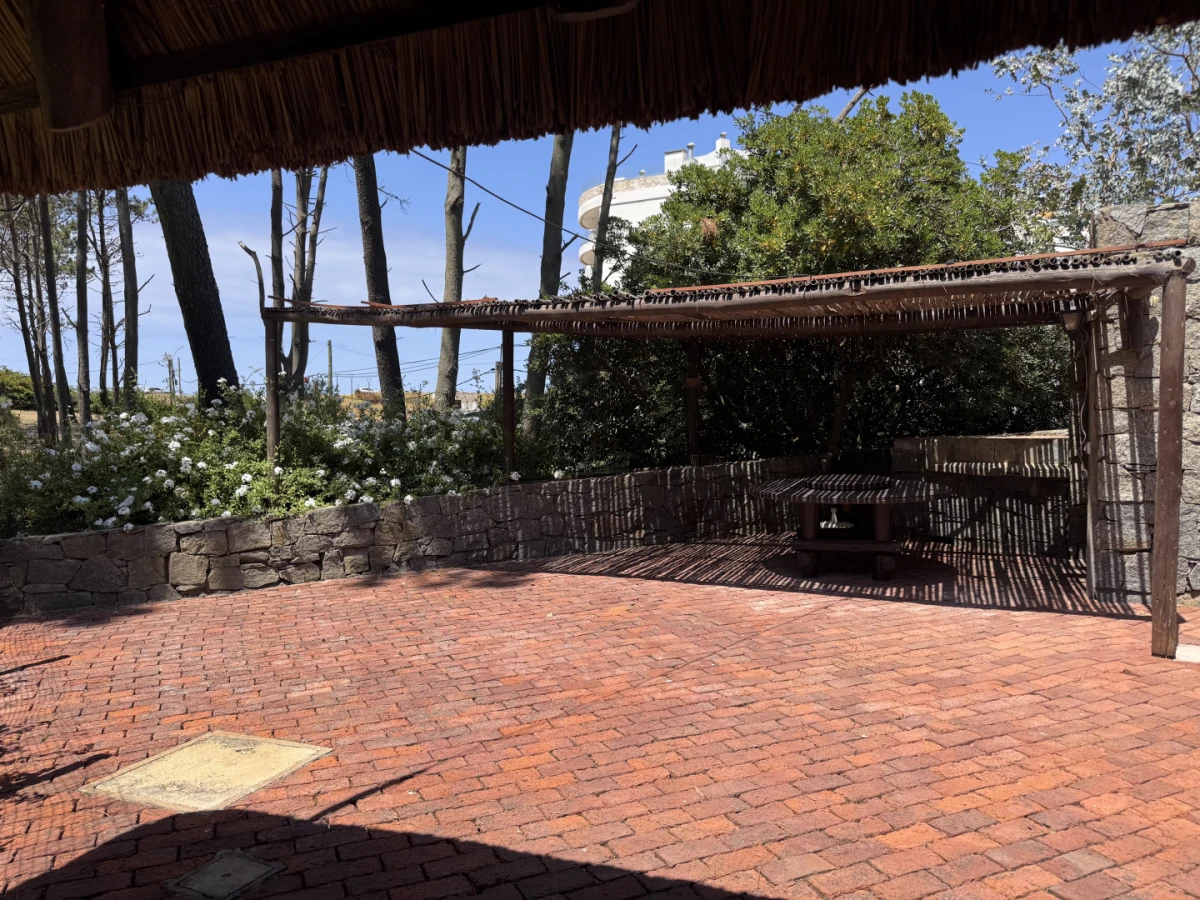 Casa ID.198 - ALQUILER ANUAL 3 DORMITORIOS CON PISCINA 