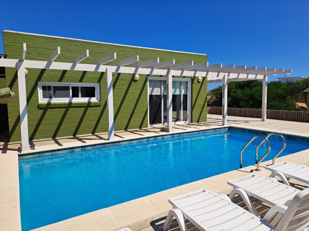 Casa ID.159 - CASA DE TRES DORMITORIOS. SEGUNDA LINEA AL MAR 