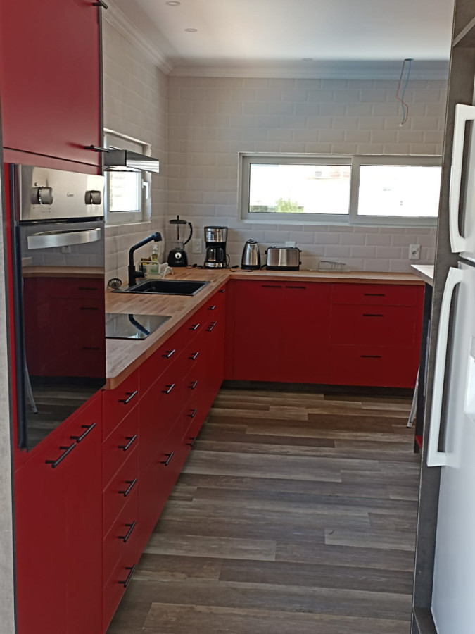 Casa ID.159 - CASA DE TRES DORMITORIOS. SEGUNDA LINEA AL MAR 