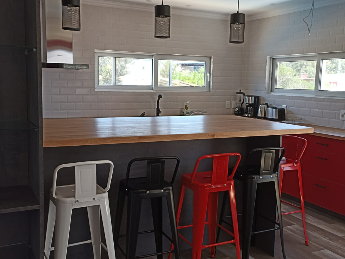 Casa ID.159 - CASA DE TRES DORMITORIOS. SEGUNDA LINEA AL MAR 