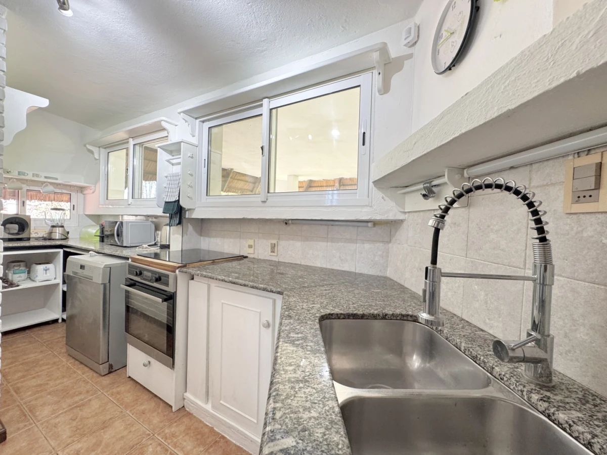 Casa ID.198 - ALQUILER ANUAL 3 DORMITORIOS CON PISCINA 