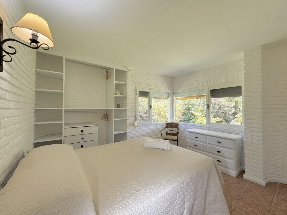 Casa ID.198 - ALQUILER ANUAL 3 DORMITORIOS CON PISCINA 