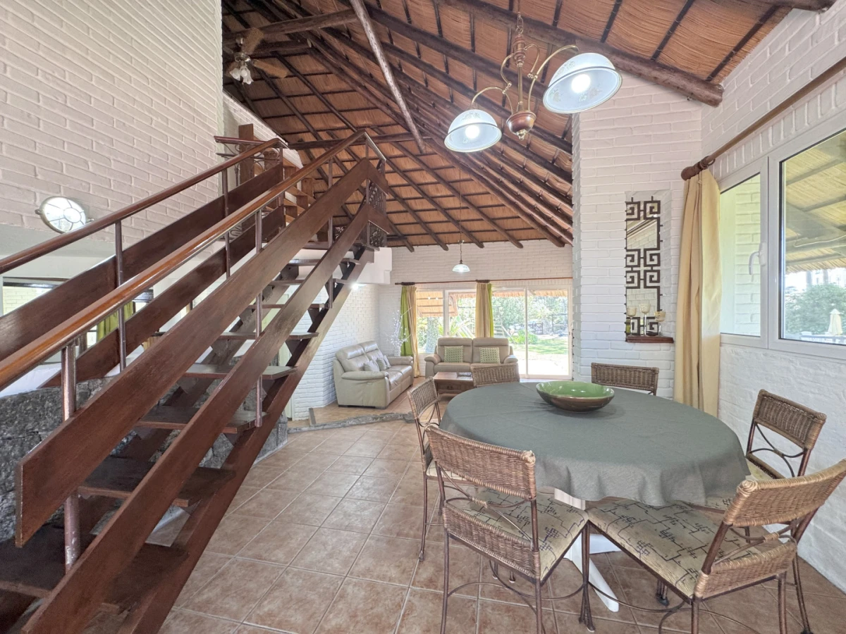 Casa ID.198 - ALQUILER ANUAL 3 DORMITORIOS CON PISCINA 