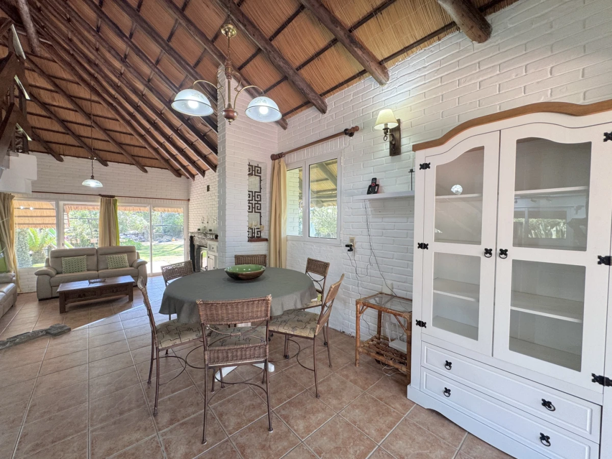 Casa ID.198 - ALQUILER ANUAL 3 DORMITORIOS CON PISCINA 