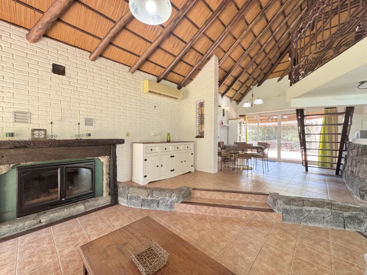 Casa ID.198 - ALQUILER ANUAL 3 DORMITORIOS CON PISCINA 