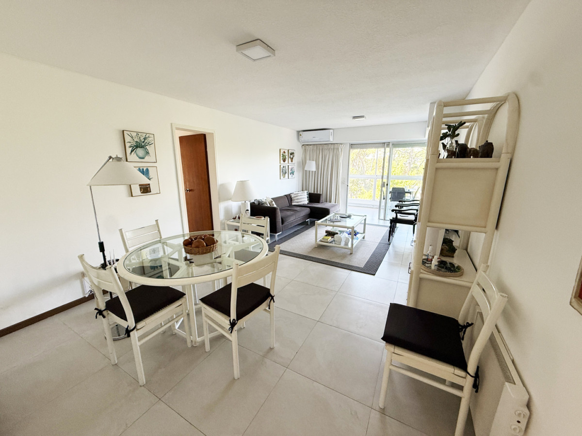 2 dormitorios impecable zona Cantegril