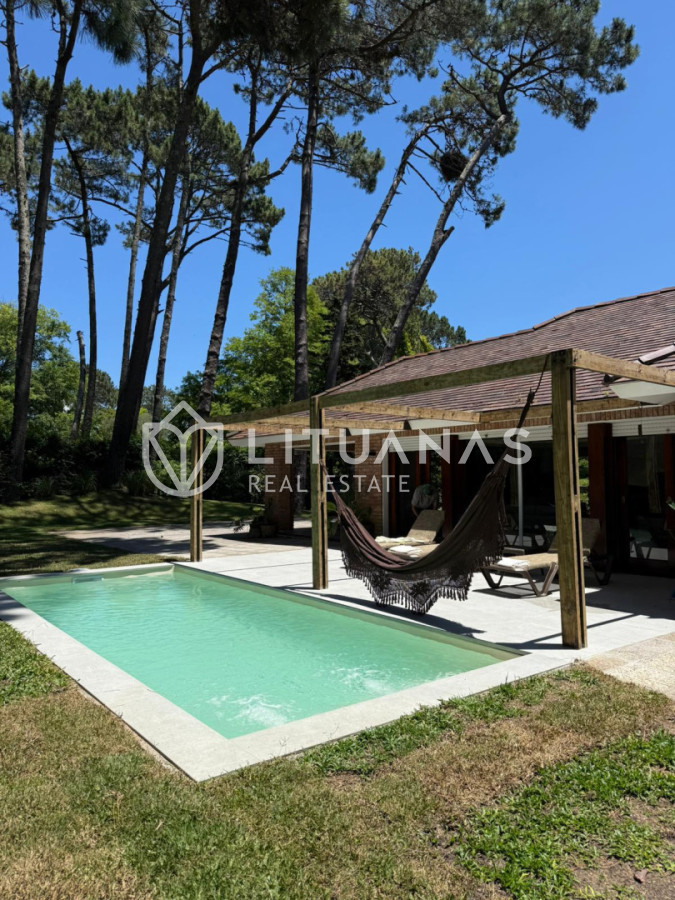 Casa ID.177 - 3 dormitorios y dependencia, gran jardín y piscina en Punta del Este