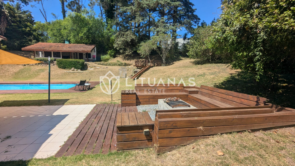 Casa ID.143 - Residencia con gran parque, piscina y 4 suites en Cantegril