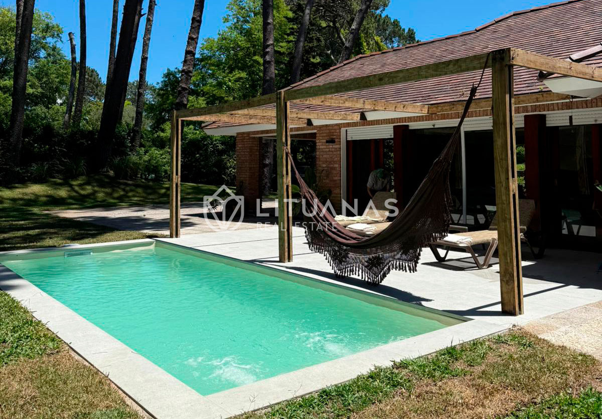 Casa ID.177 - 3 dormitorios y dependencia, gran jardín y piscina en Punta del Este