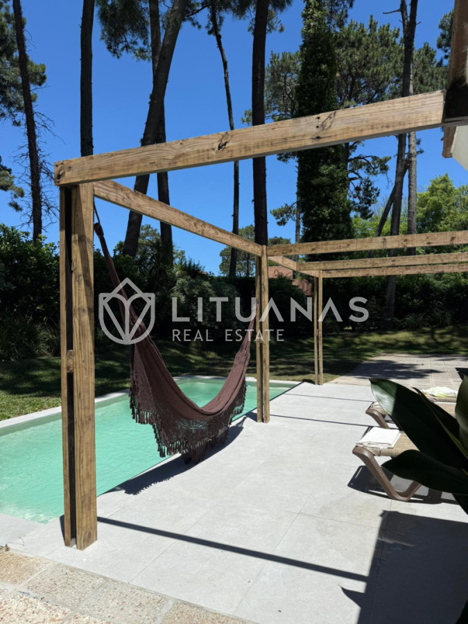 Casa ID.177 - 3 dormitorios y dependencia, gran jardín y piscina en Punta del Este