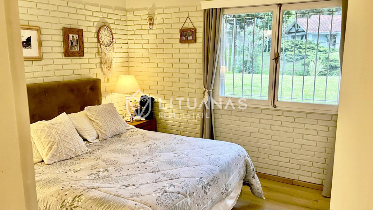 Casa ID.196 - Chalet en Cantegril a 500 m de Playa Mansa 3 dormitorios y gran barbacoa