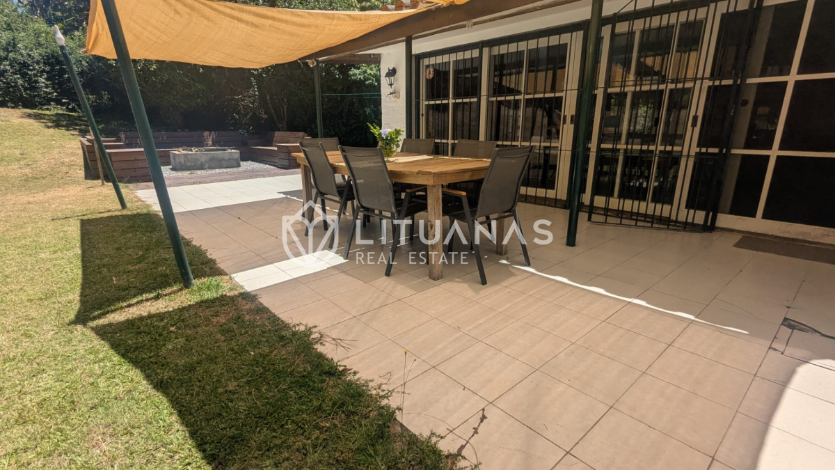 Casa ID.143 - Residencia con gran parque, piscina y 4 suites en Cantegril