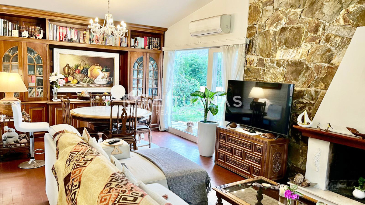 Casa ID.196 - Chalet en Cantegril a 500 m de Playa Mansa 3 dormitorios y gran barbacoa