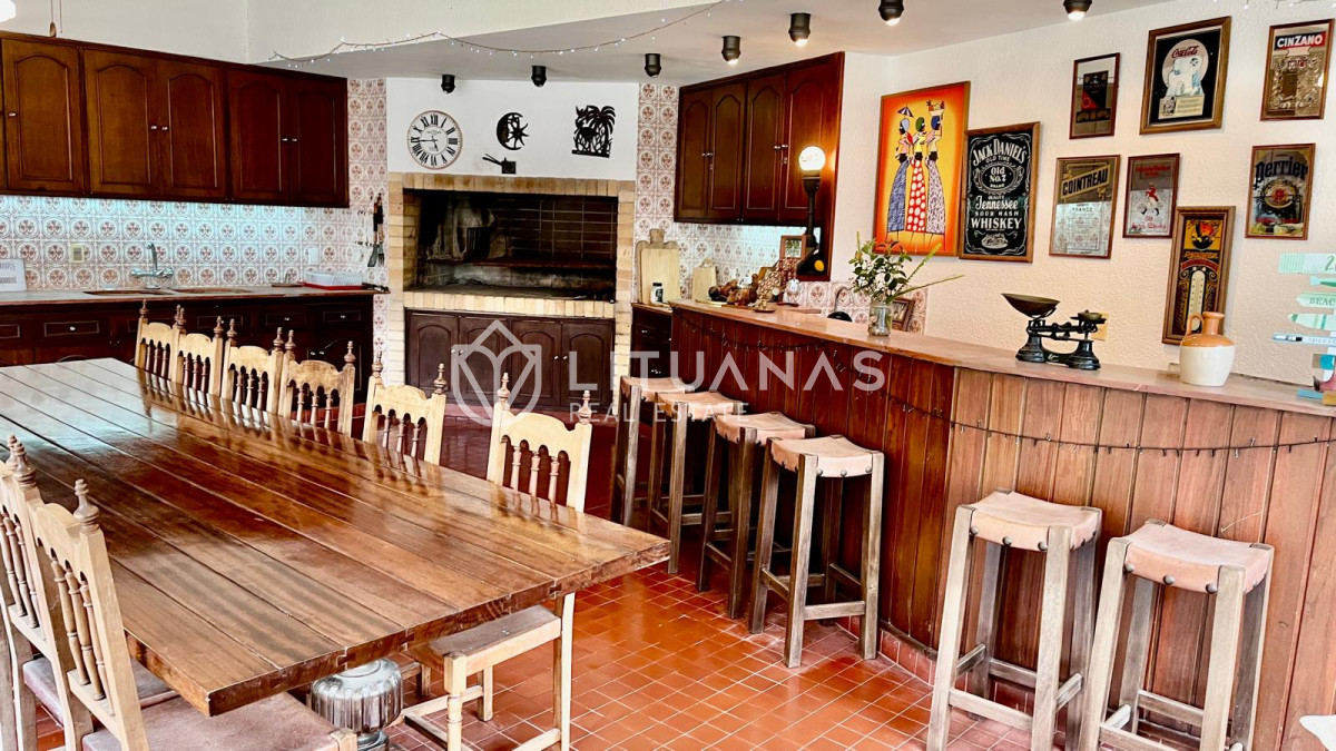 Casa ID.196 - Chalet en Cantegril a 500 m de Playa Mansa 3 dormitorios y gran barbacoa