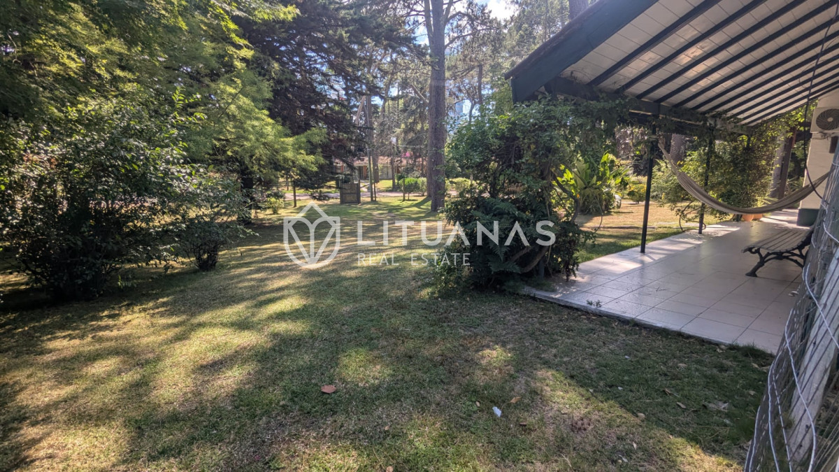 Casa ID.143 - Residencia con gran parque, piscina y 4 suites en Cantegril