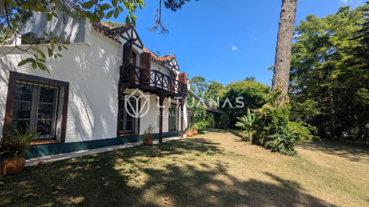 Casa ID.143 - Residencia con gran parque, piscina y 4 suites en Cantegril