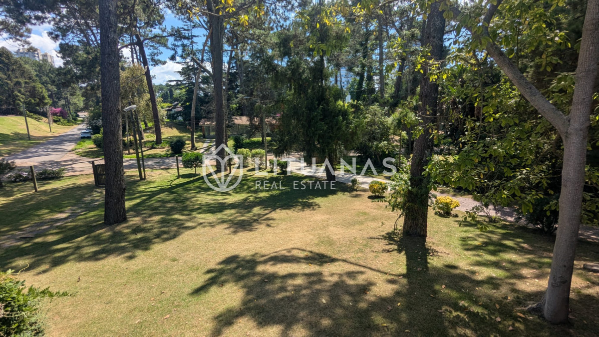 Casa ID.143 - Residencia con gran parque, piscina y 4 suites en Cantegril
