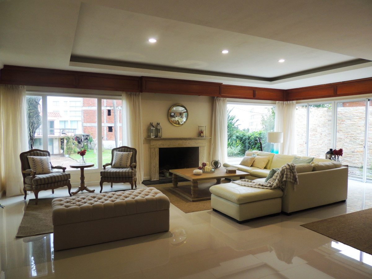 Hermosa casa 4 dromitorios Playa Mansa