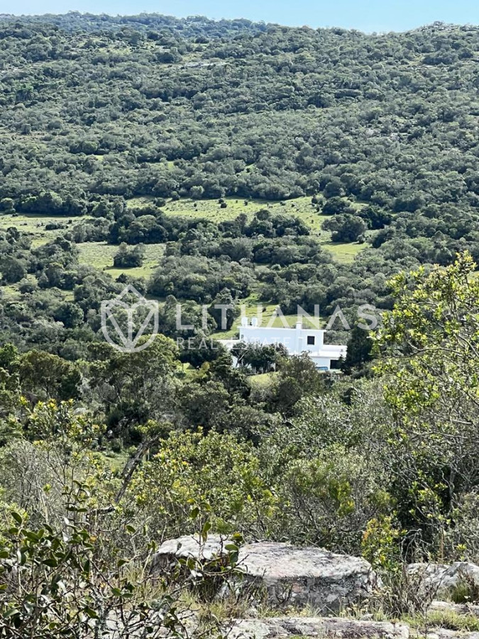 Chacra ID.178 - Campo de 254 hectáreas con residencia contemporánea en Maldonado