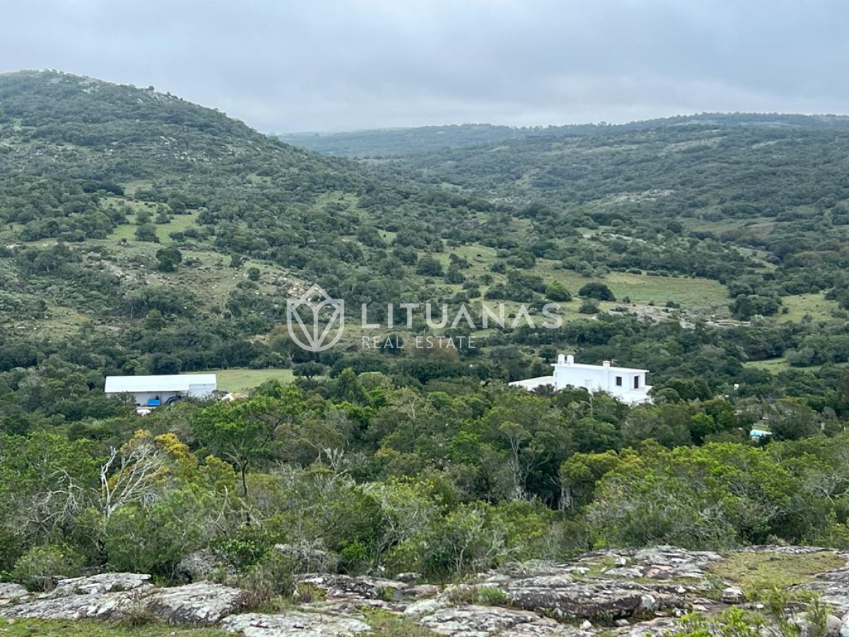 Chacra ID.178 - Campo de 254 hectáreas con residencia contemporánea en Maldonado