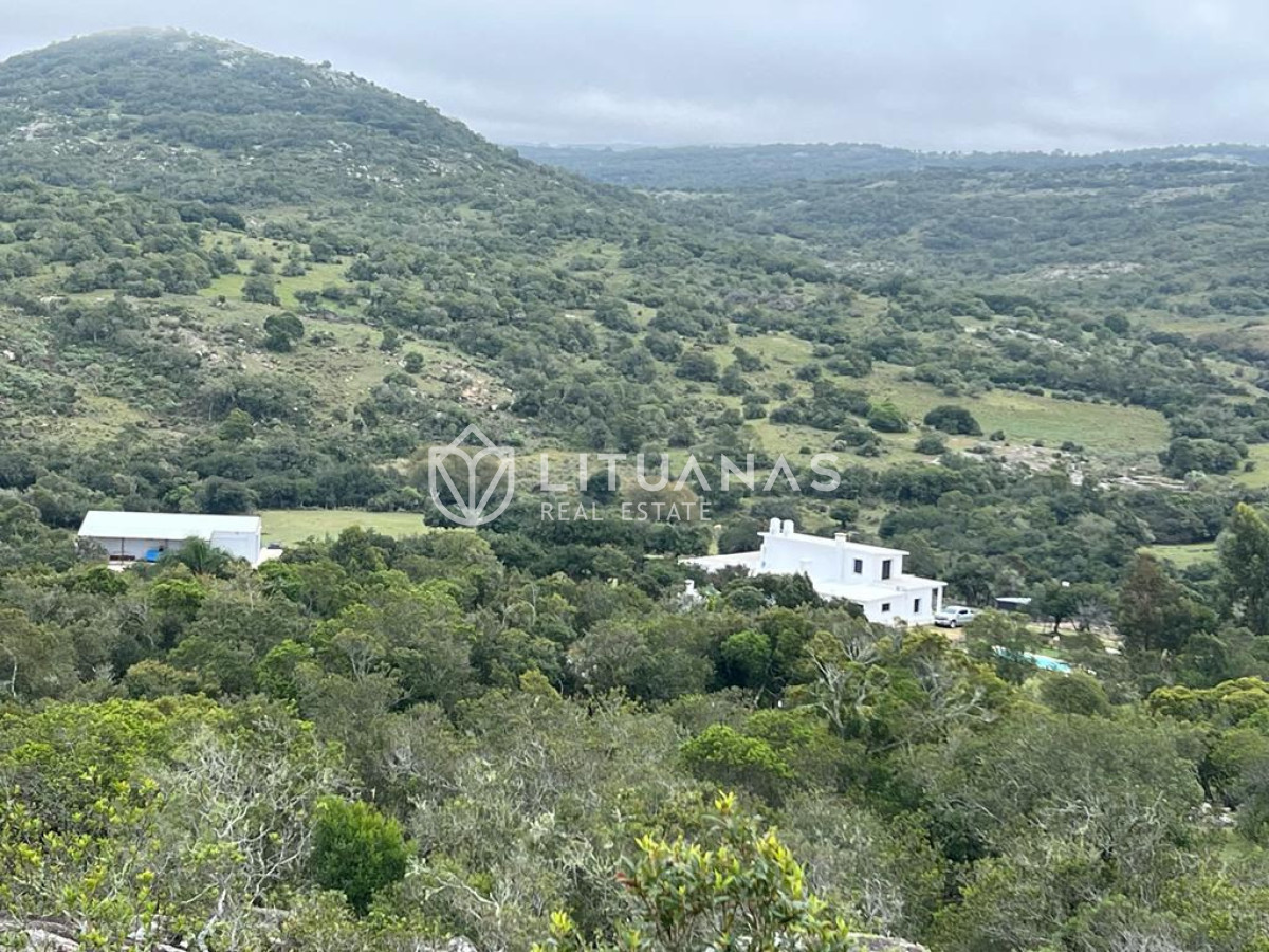 Chacra ID.178 - Campo de 254 hectáreas con residencia contemporánea en Maldonado