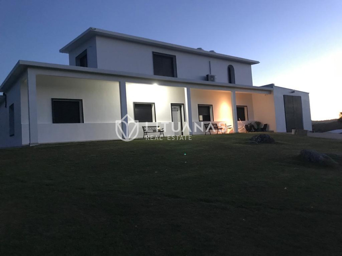 Chacra ID.178 - Campo de 254 hectáreas con residencia contemporánea en Maldonado